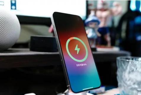 浙江苹果15换屏服务分享用什么充电器给iPhone15充电更好 